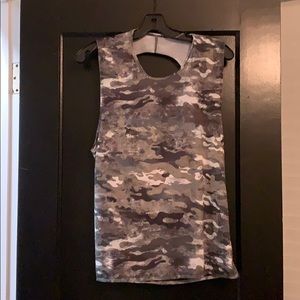 Onzie flow open back twist tank